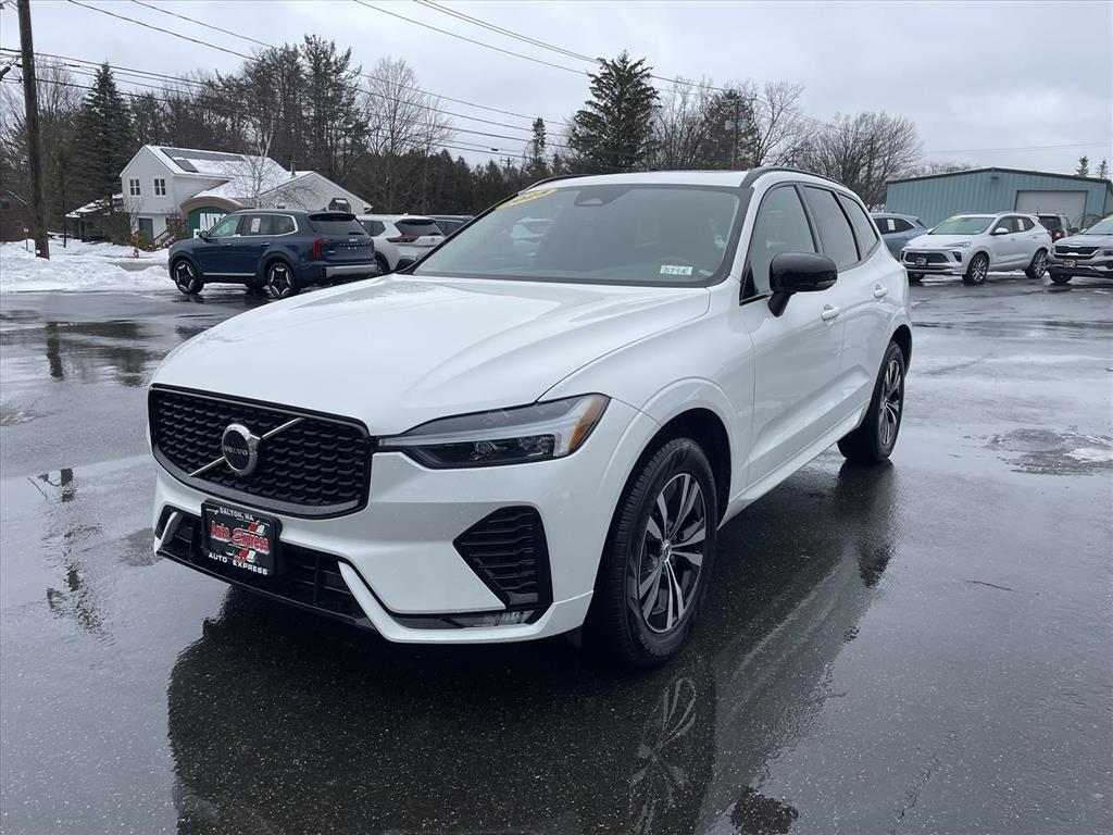 2025 Volvo XC60 Core's photo